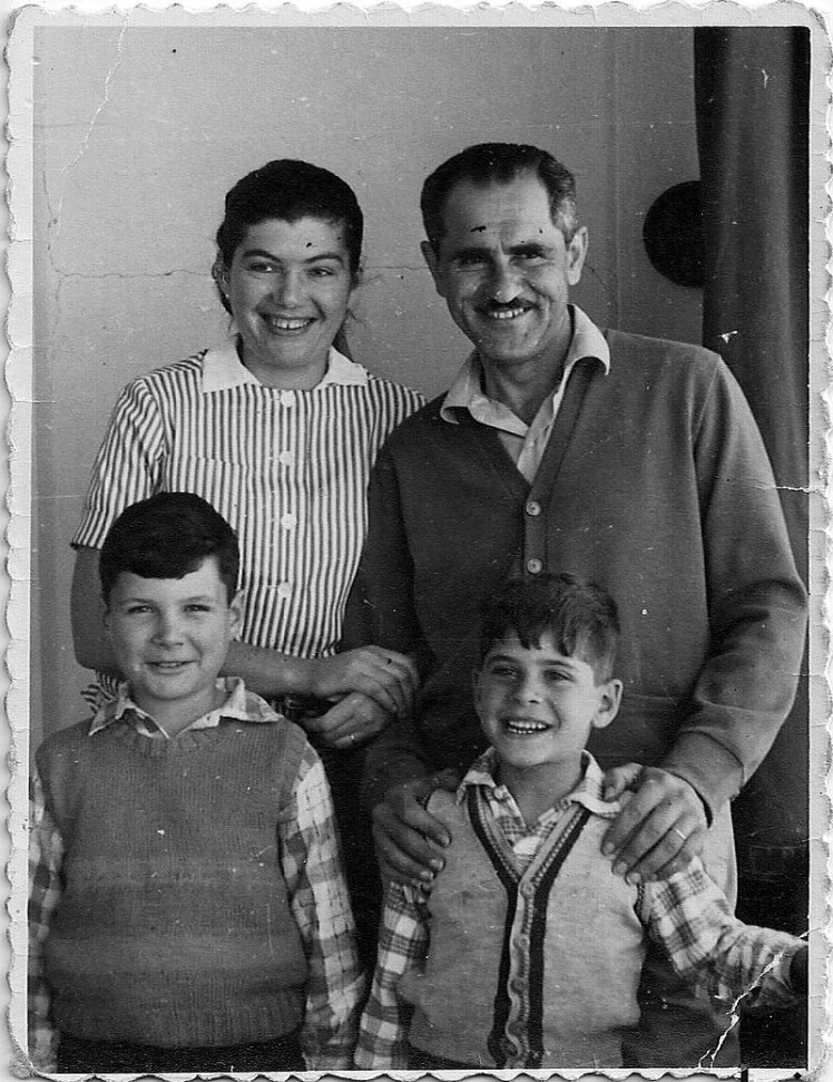 אמיל וחיה תומא וילדיהם